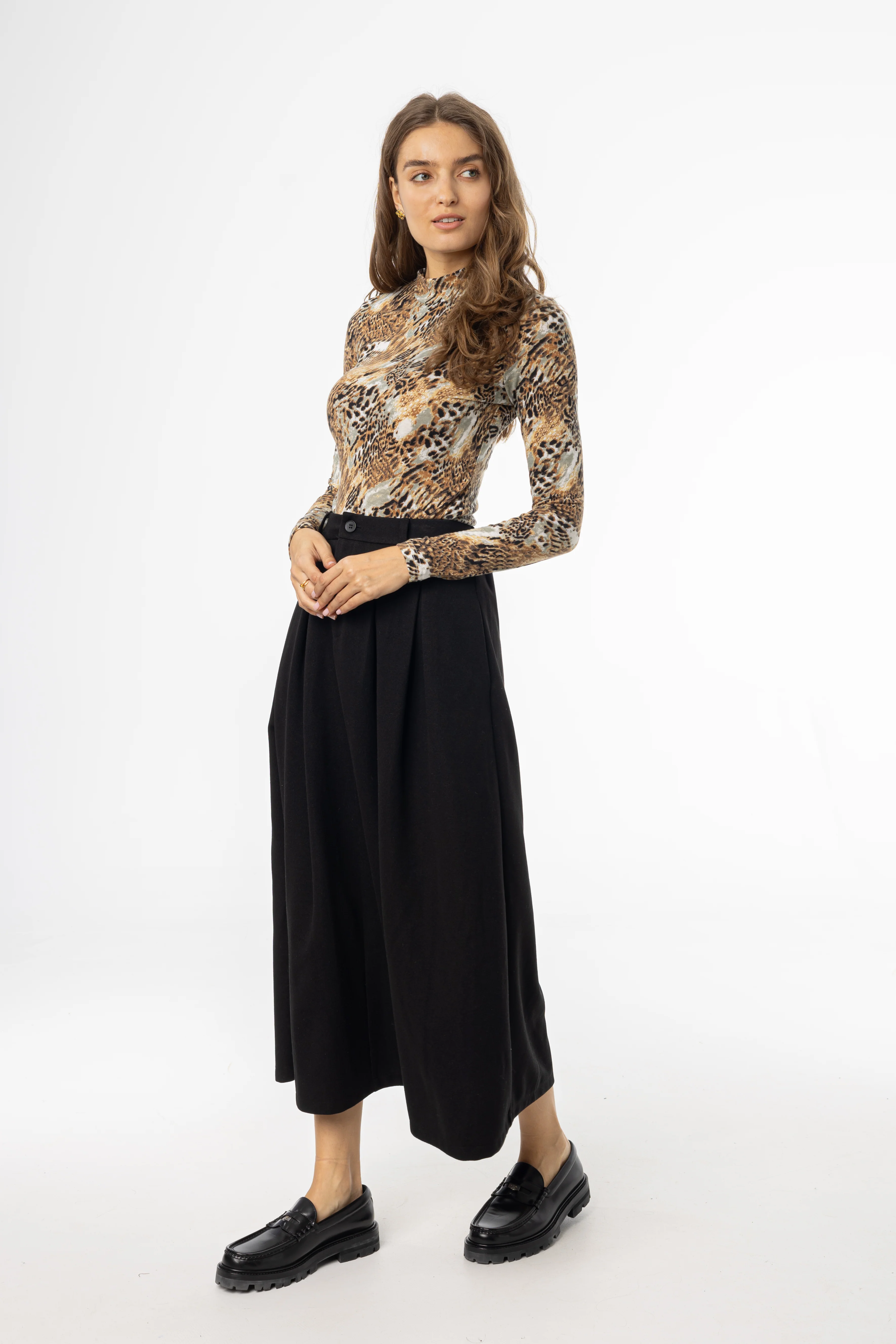 Black Front Pleated Flared Skirt - Image 2