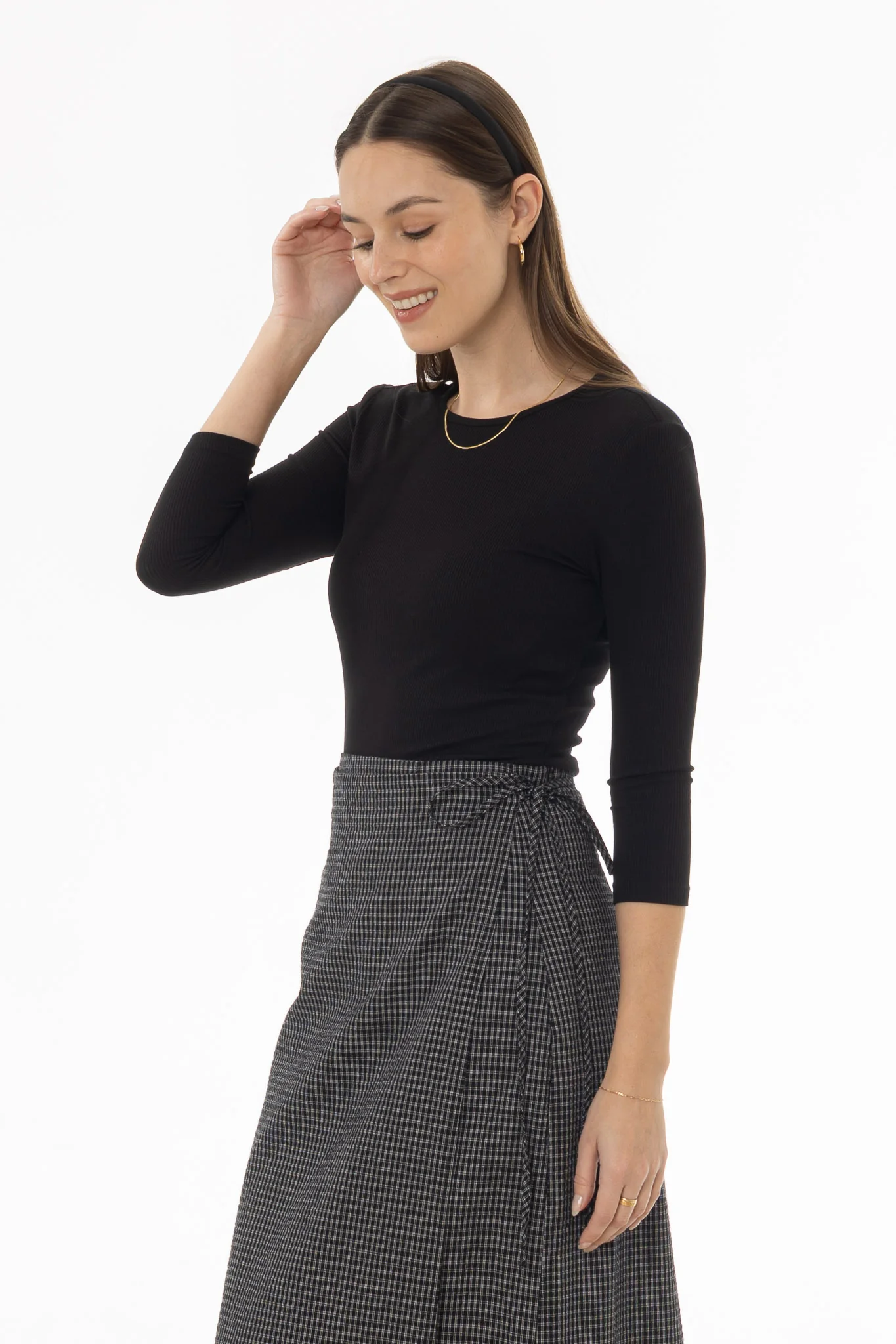 Black Ribbed Round Neck 3/4 Sleeve T-Shirt - Image 3