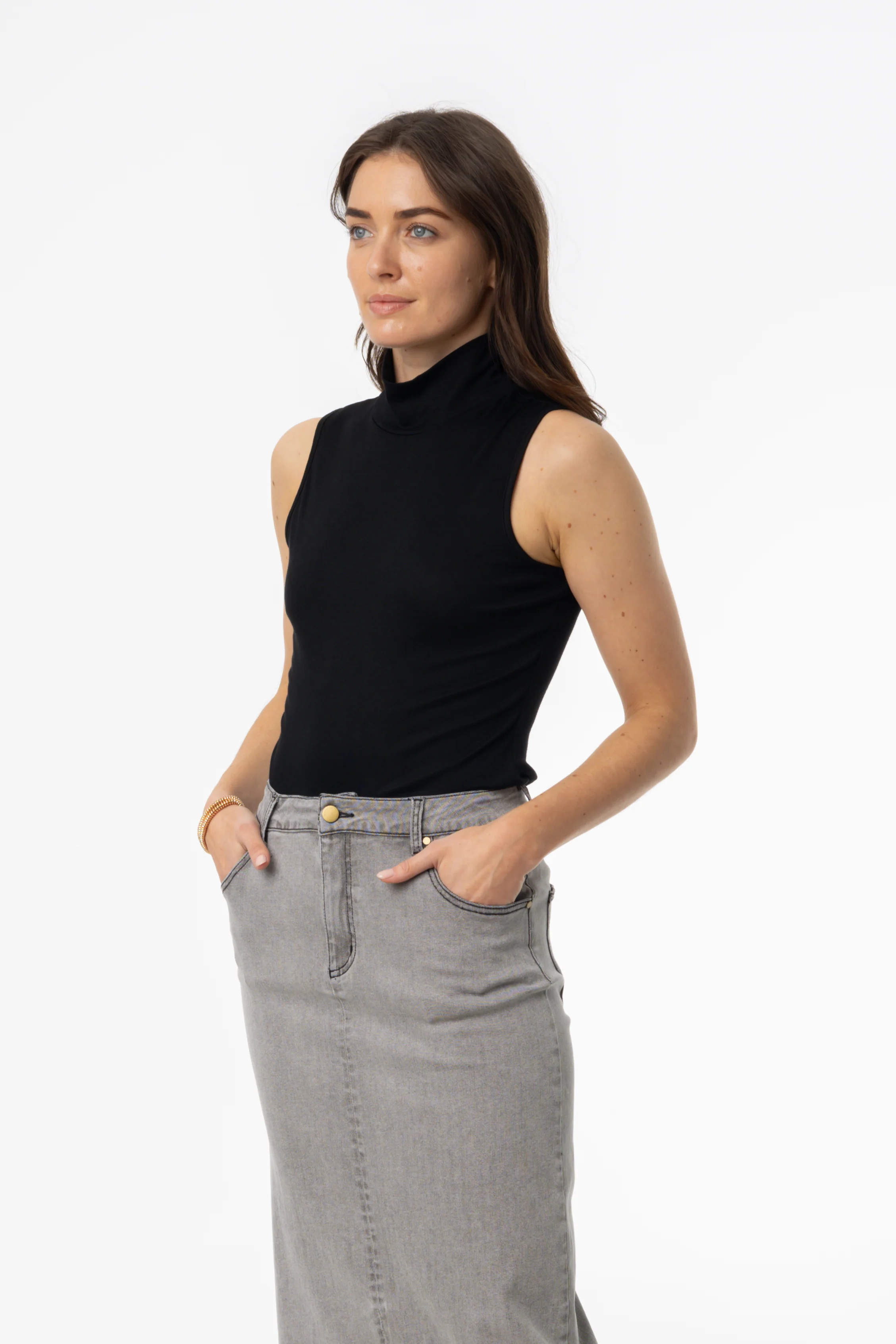 Black Solid Sleeveless Turtleneck - Image 2
