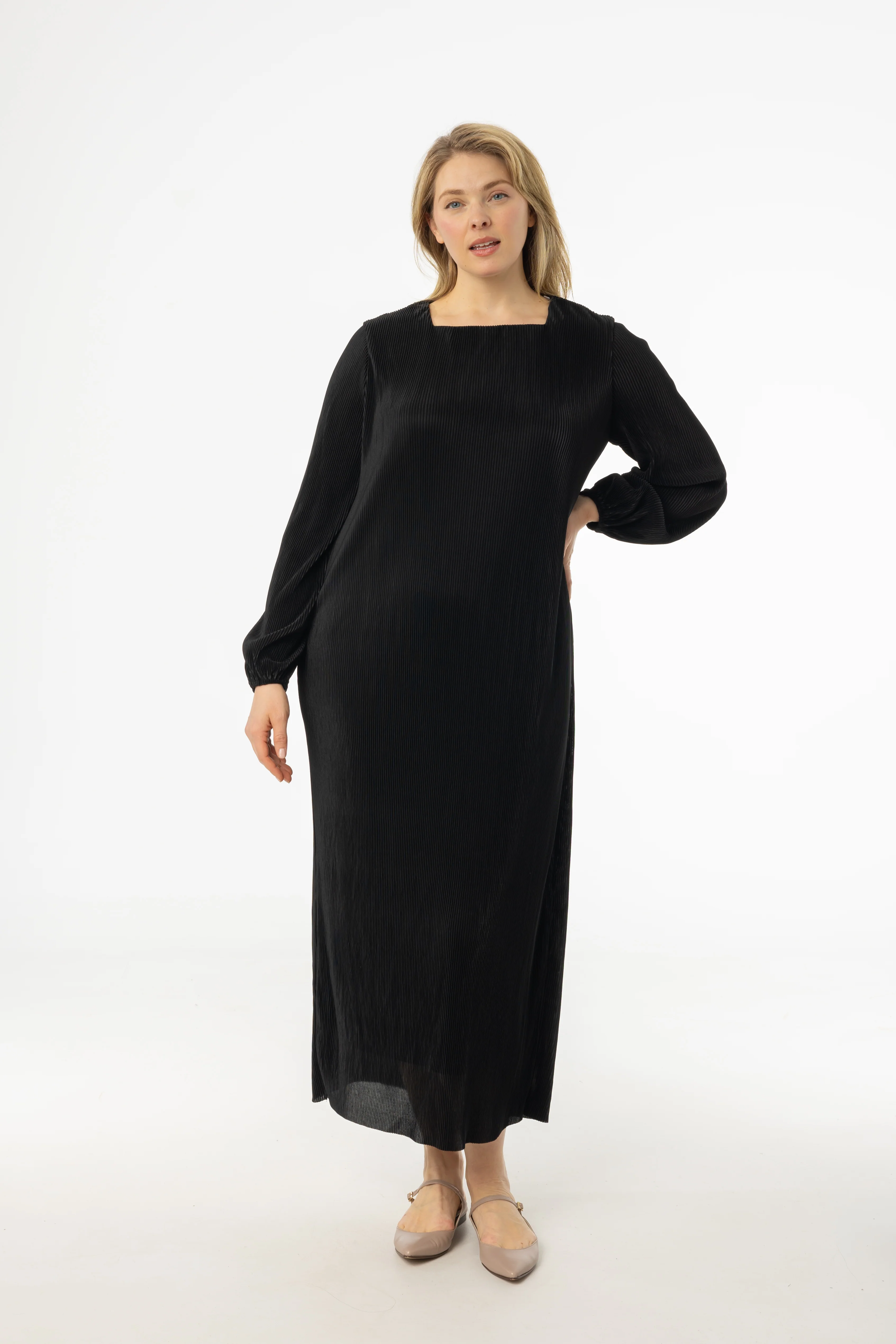 Black Square Neck Accordion Pleat Maxi Dress - Image 4
