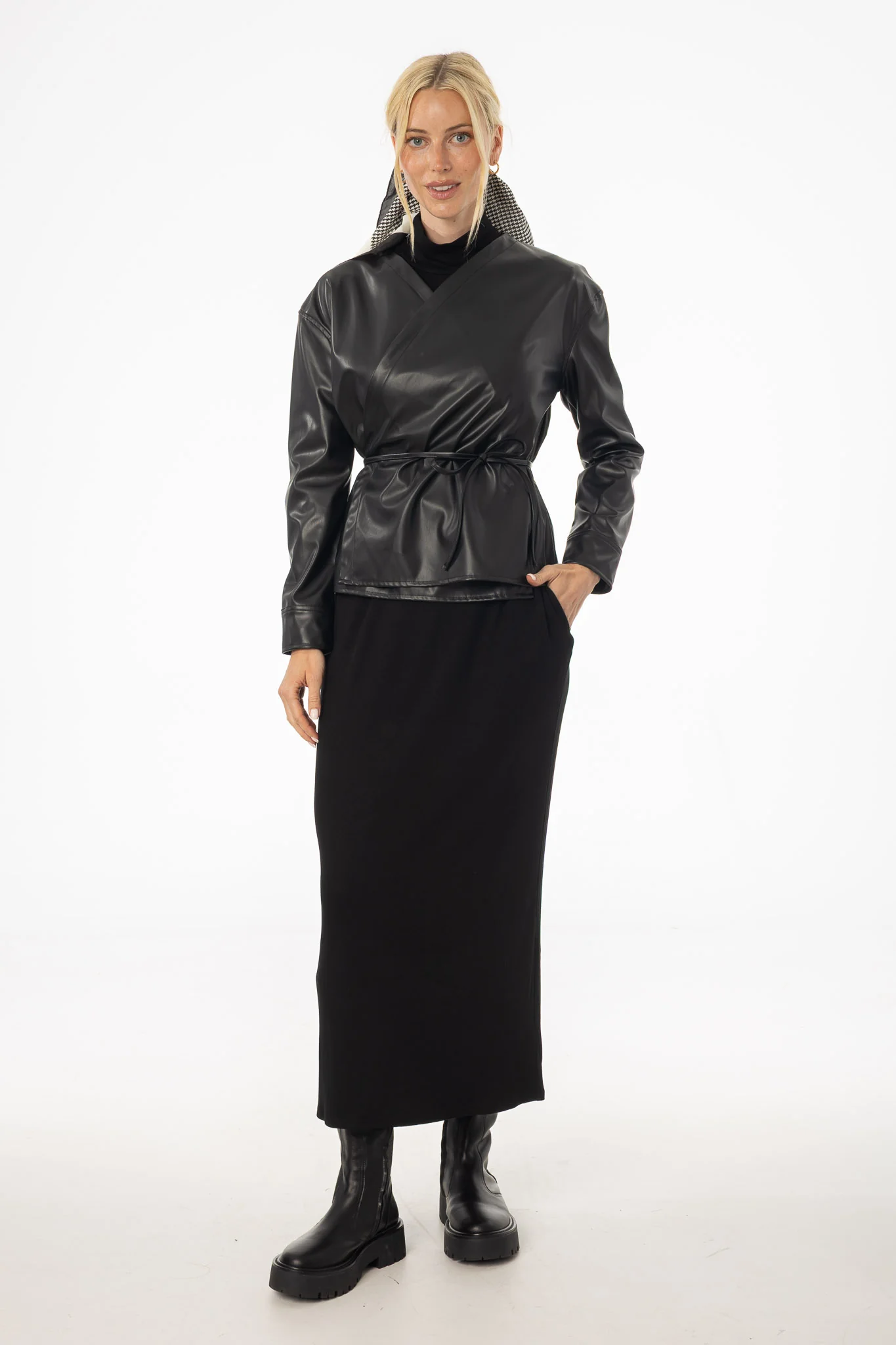 Black Turtleneck Basic Maxi - Image 2