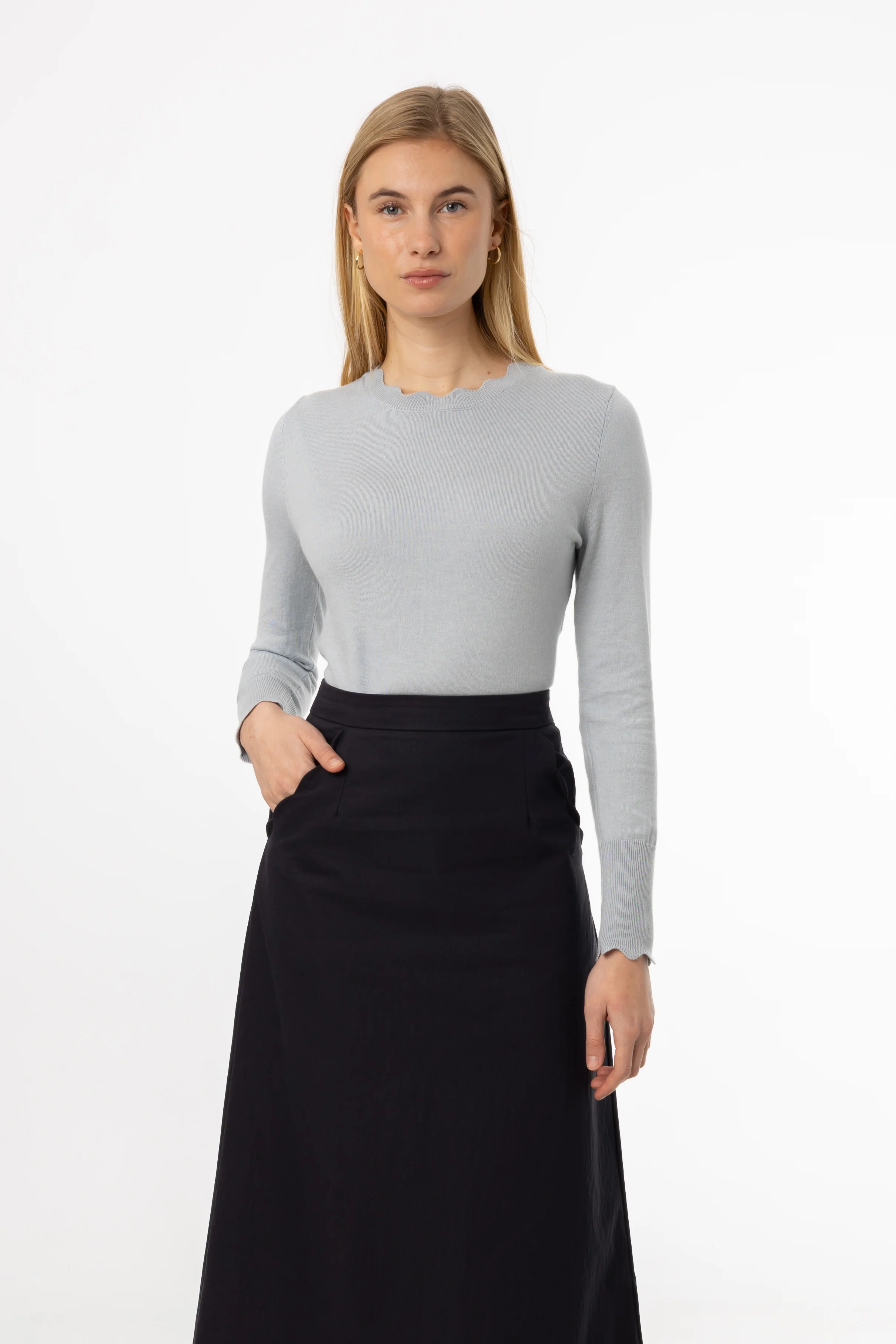 Blue Scalloped Thin Knit Top - Image 4