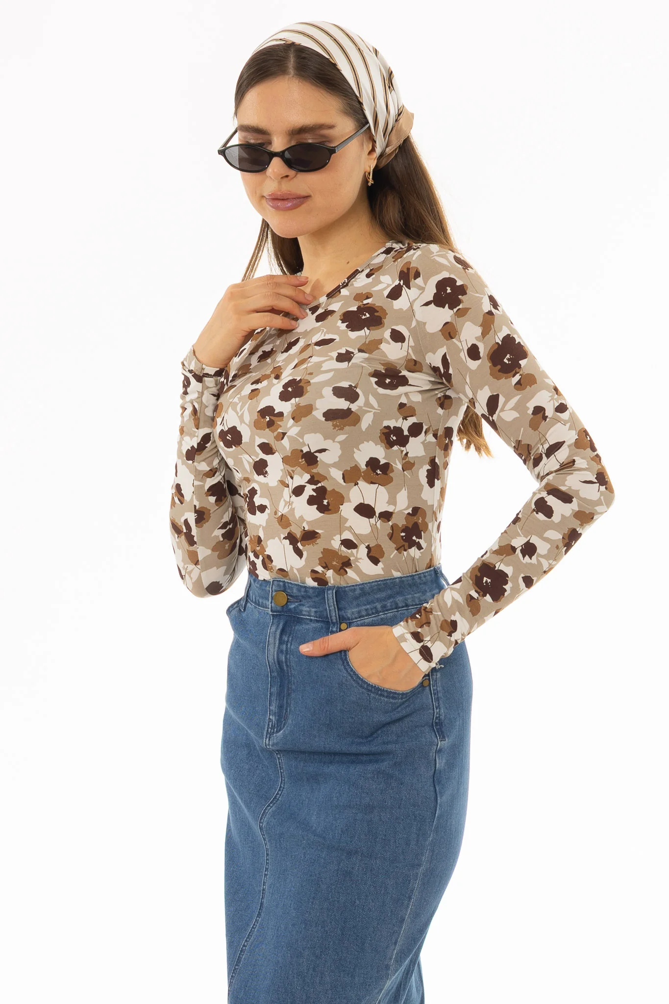 Brown Floral Printed Round Neck T-Shirt - Image 4
