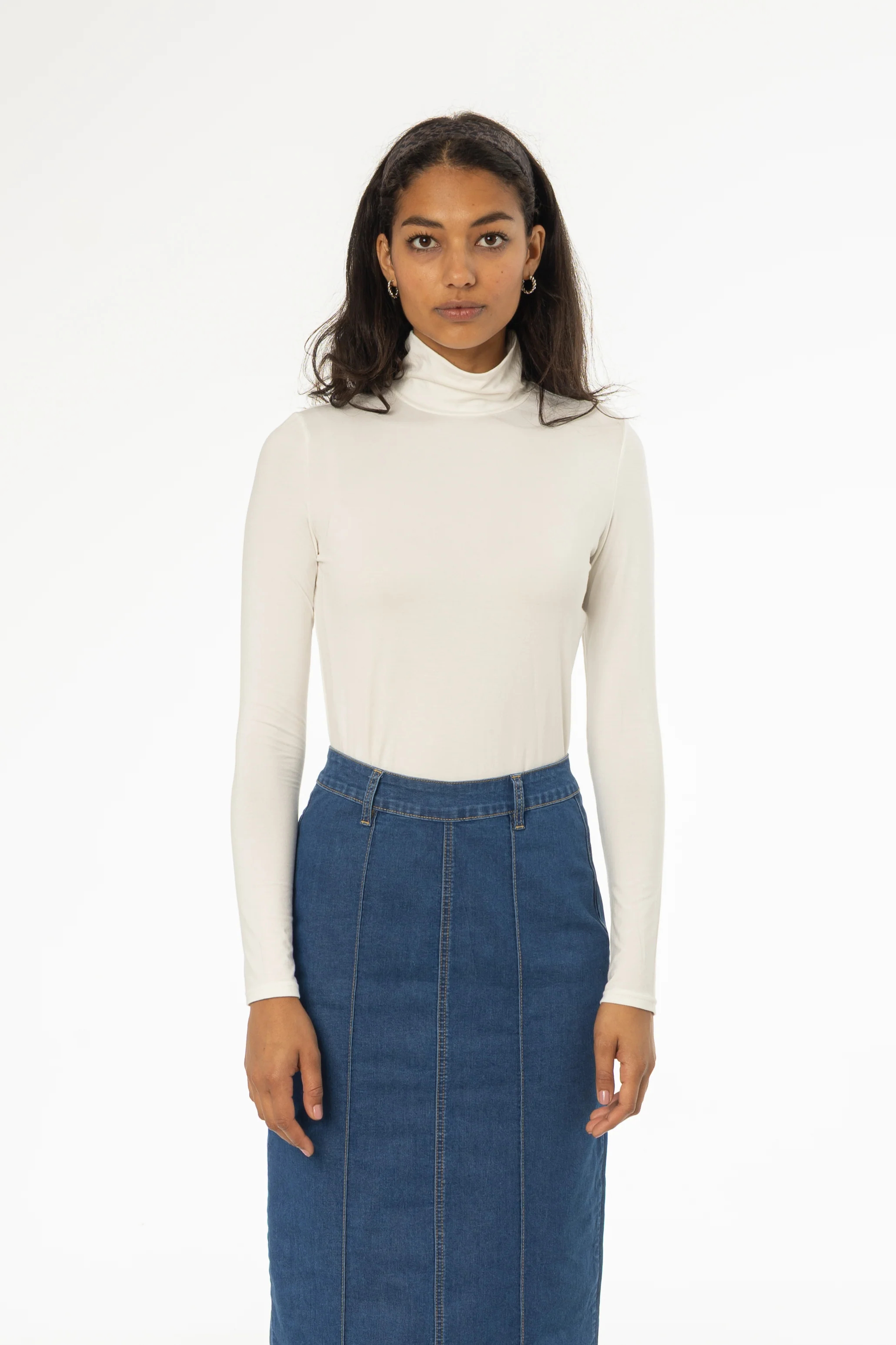 White Solid Turtleneck Top - Image 4